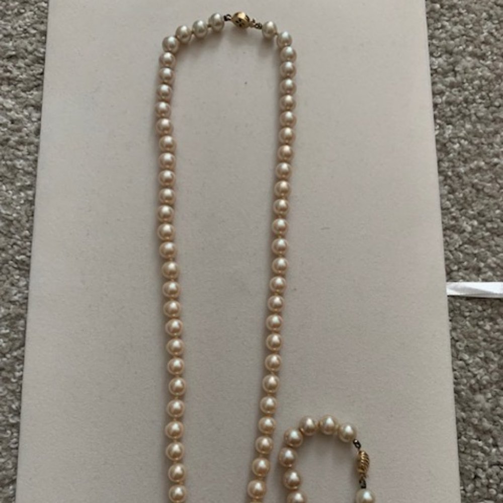 Nice Vintage '80's Faux Pearl Necklace and Bracelet by Marvella